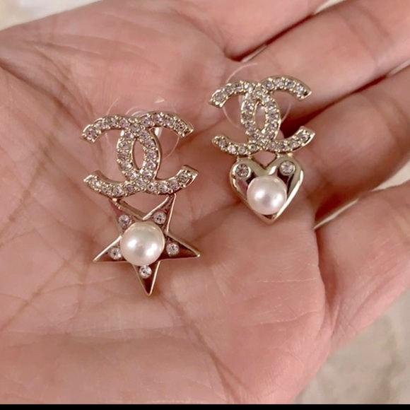 SALE❤️❤️❤️Chanel Crystal Star and Heart Stud Earrings - Picture 11 of 12